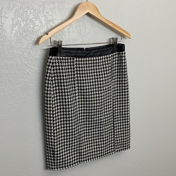 3/$25 Forever 21 Skirt, Size Medium black and white - Picture 3 of 15